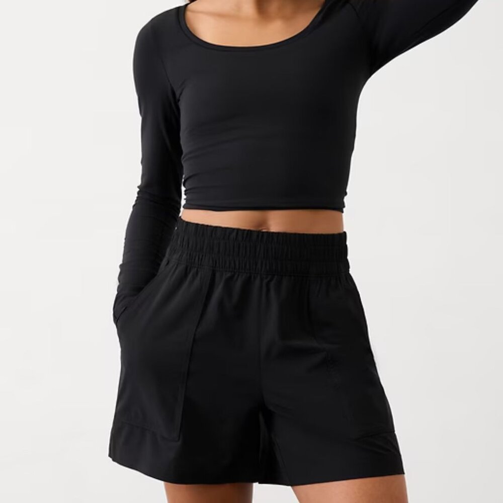 Athleta • Wayfind High Rise 5" Short, Black, S